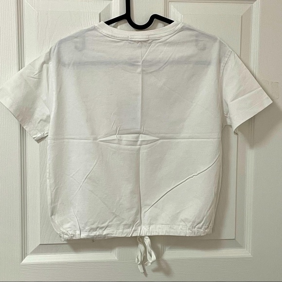 White Printed Front Adjustable Hem Round Neck Short Sleeves Medium Crop Top Tee - Picture 2 of 7
